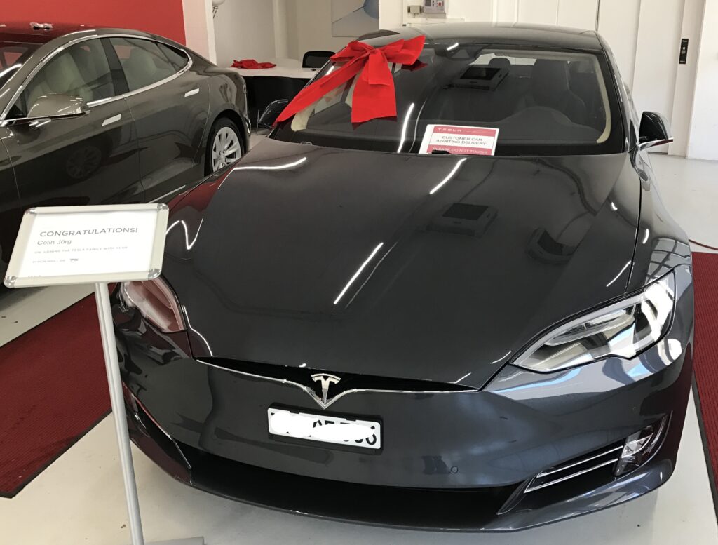 Tesla Model S 75 mit Schleife